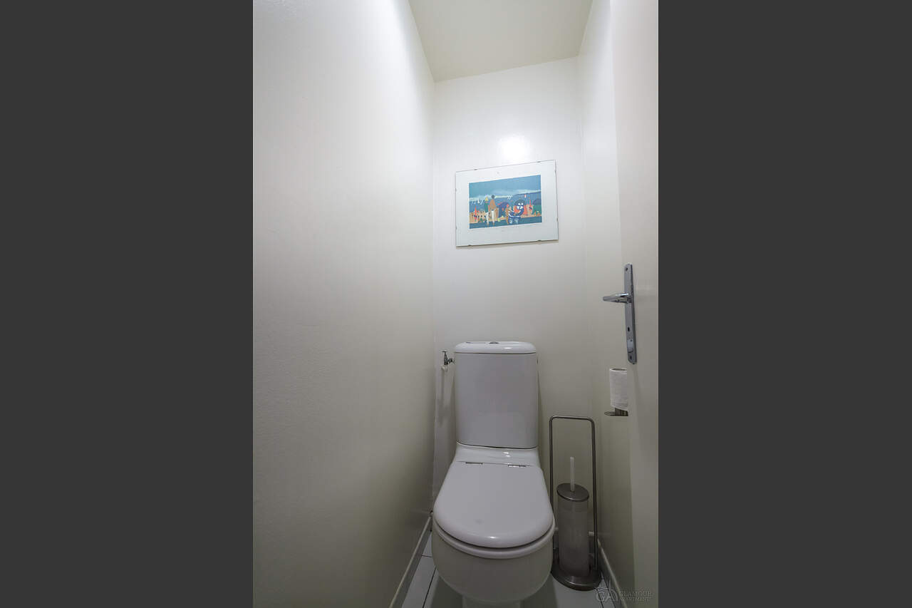 Toilet 2